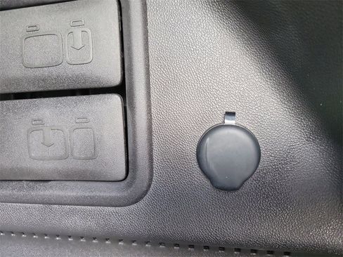 Used 2022 Chevrolet Equinox LT w/ Driver Convenience Package image 8