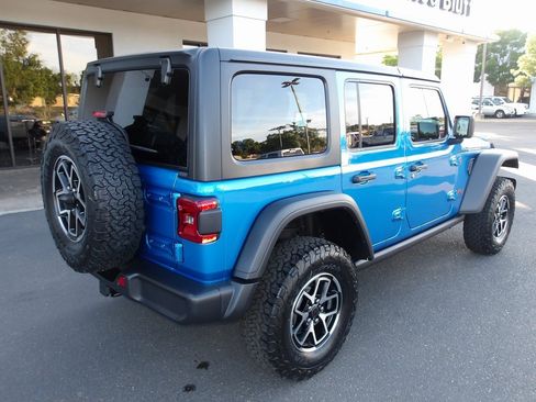 New 2025 Jeep Wrangler Unlimited Rubicon image 9