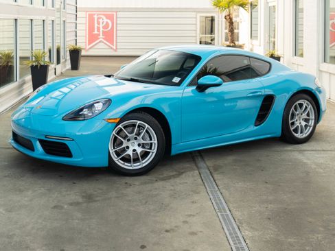 Used 2020 Porsche 718 Cayman image 2