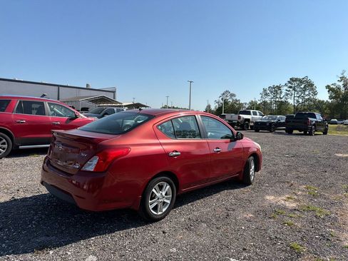 Used 2015 Nissan Versa SV image 5
