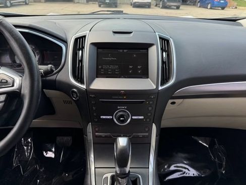Used 2015 Ford Edge Titanium w/ Technology Package AWD/4WD image 2