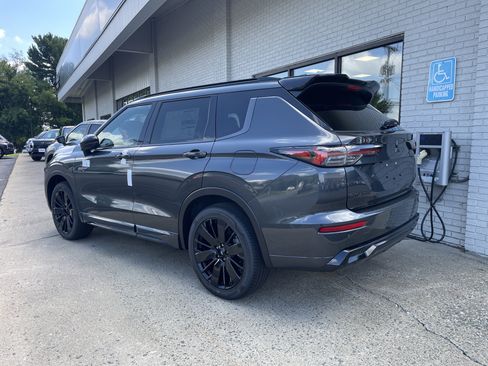 New 2026 Mitsubishi Outlander 4WD Plug-In Hybrid image 5