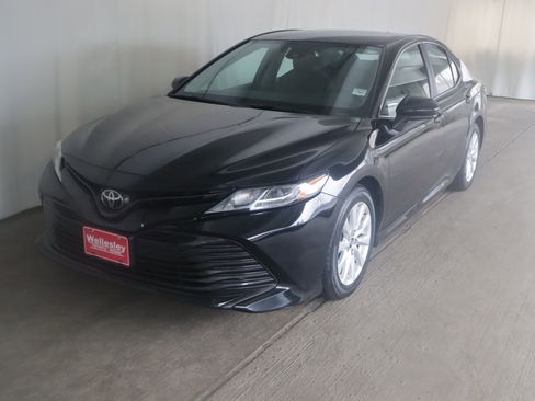 Used 2019 Toyota Camry LE image 12