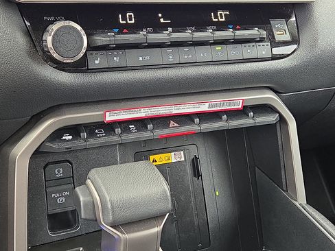 Used 2024 Toyota Tundra Limited AWD/4WD image 19