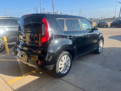 Used 2018 Kia Soul + FWD image 4