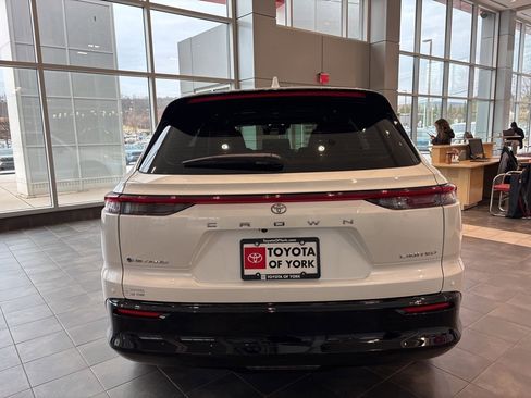 New 2025 Toyota Crown Signia Limited w/ Advanced Technology Package image 4