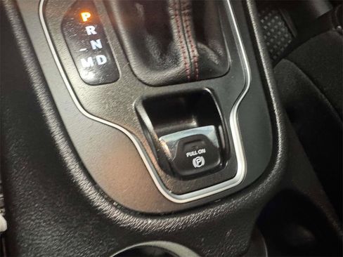 Used 2022 Jeep Cherokee Trailhawk image 25