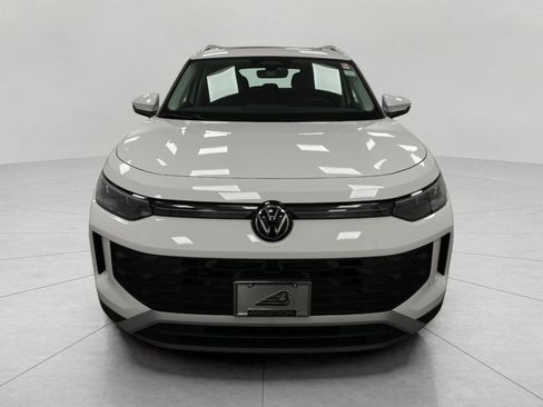 New 2025 Volkswagen Tiguan SE image 10