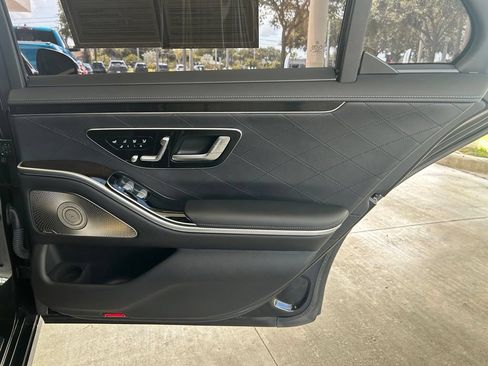 Used 2022 Mercedes-Benz S 580 4MATIC Sedan w/ Rear Seat Package image 31