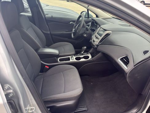 Used 2018 Chevrolet Cruze LS FWD image 12
