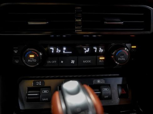 Used 2021 Nissan GT-R Premium image 21