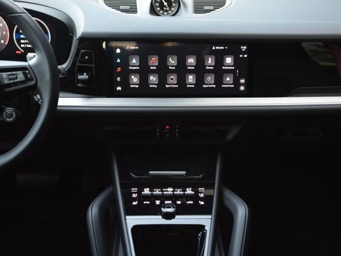 Used 2025 Porsche Cayenne Coupe AWD/4WD image 19