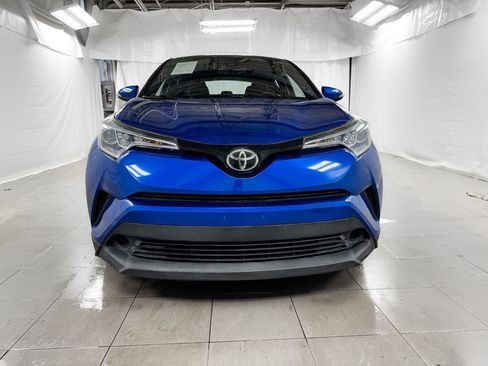 Used 2018 Toyota C-HR XLE FWD image 2