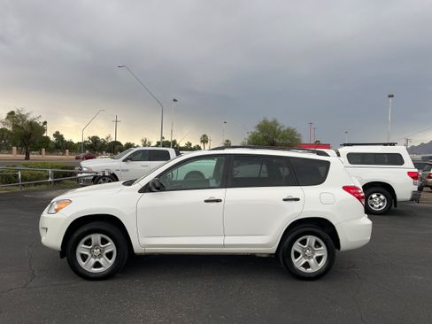 Used 2012 Toyota RAV4 FWD w/ Value Pkg image 2