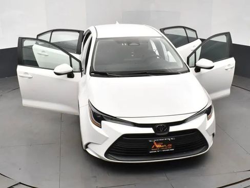 Used 2025 Toyota Corolla LE image 10