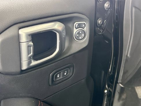 Used 2022 Jeep Gladiator Rubicon w/ Cold Weather Group image 18