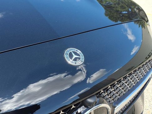 Used 2025 Mercedes-Benz C 300 4MATIC Sedan image 3