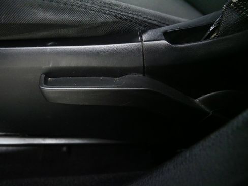 Used 2011 Chrysler 200 LX FWD image 20