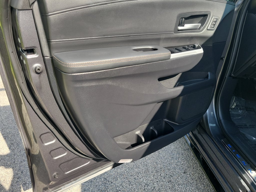 Used 2025 Toyota Sienna Limited FWD image 20