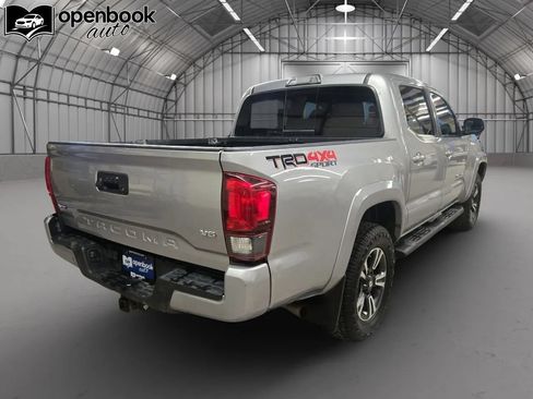 Used 2019 Toyota Tacoma TRD Sport AWD/4WD image 5