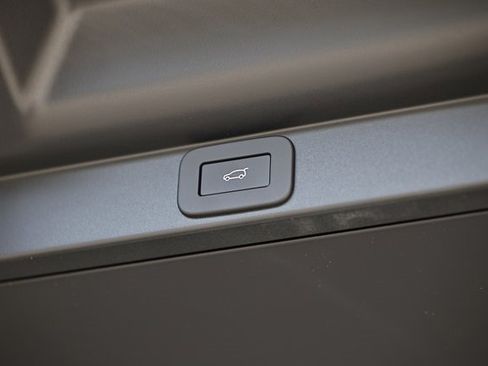 New 2025 Land Rover Range Rover Long Wheelbase SE image 39