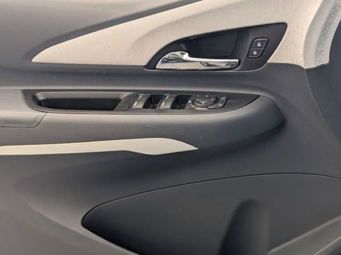 Used 2020 Chevrolet Bolt Premier w/ Infotainment Package image 26