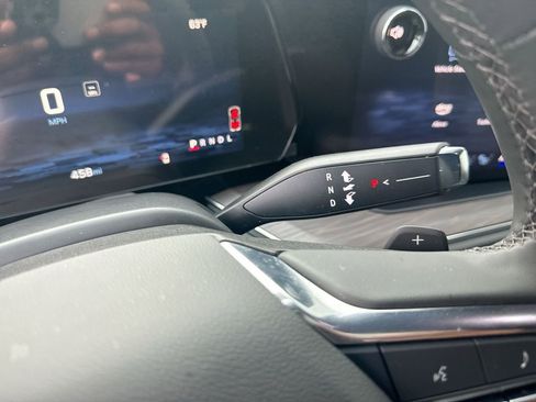 New 2025 Chevrolet Suburban Premier image 23