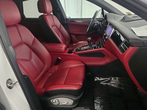 Certified 2023 Porsche Macan AWD/4WD image 29