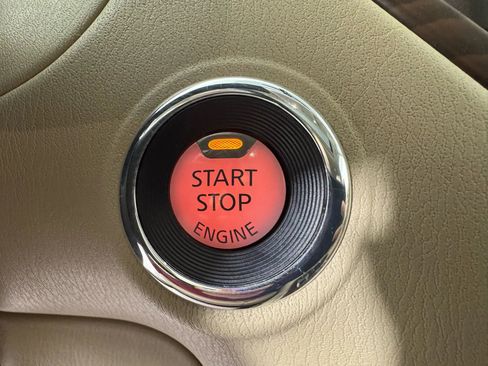 Used 2018 Nissan Pathfinder Platinum image 18