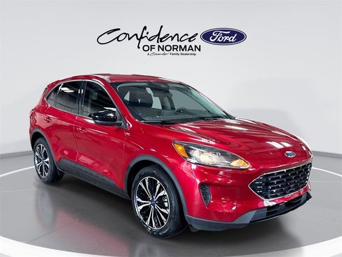Used 2022 Ford Escape SE w/ SE Sport Appearance Package image 1