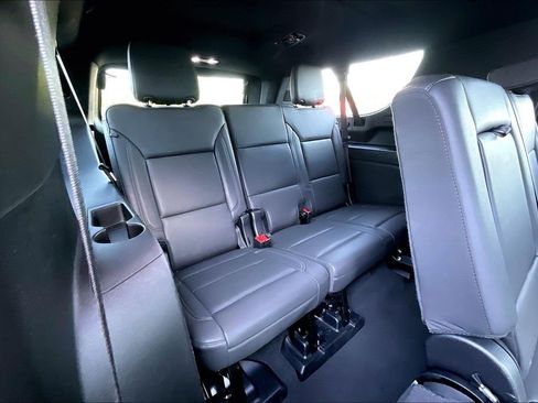 Used 2025 Chevrolet Suburban Z71 AWD/4WD image 27