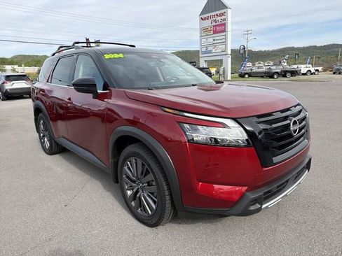Used 2024 Nissan Pathfinder SL w/ SL Premium Package AWD/4WD image 3