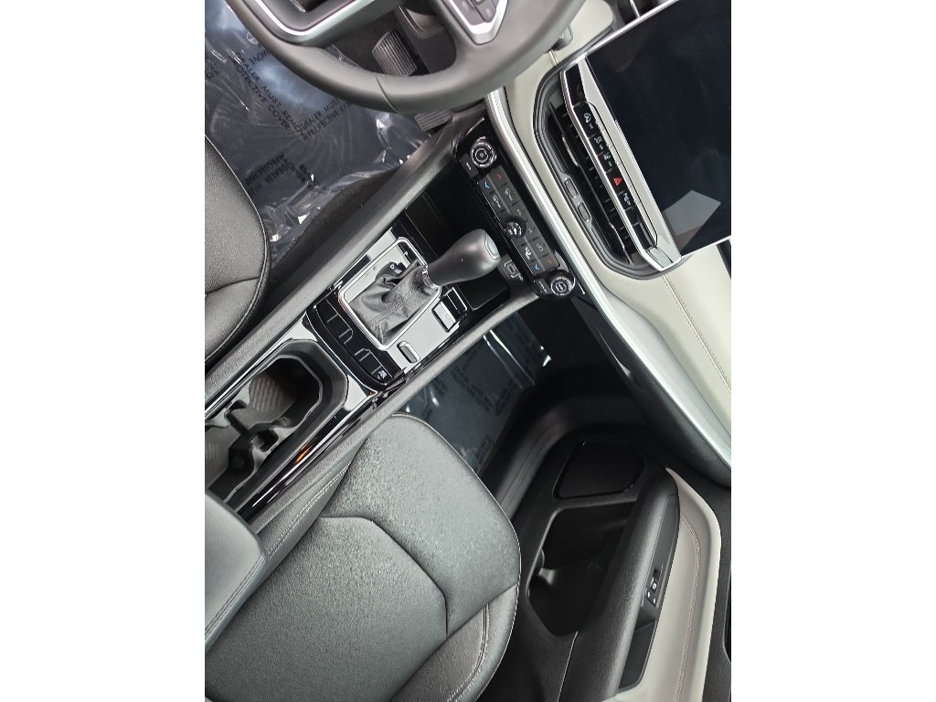 Used 2025 Jeep Compass Limited AWD/4WD image 10