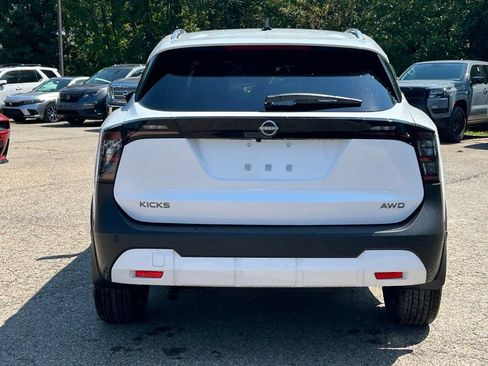 Used 2026 Nissan Kicks SV w/ SV Premium Package AWD/4WD image 4