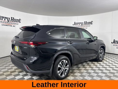 Used 2025 Toyota Highlander XLE AWD/4WD image 6
