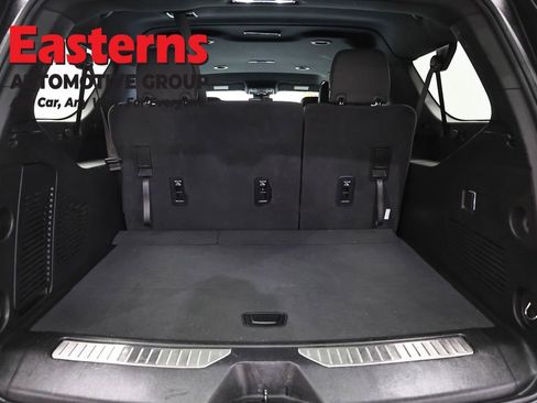 Used 2025 Chevrolet Suburban Z71 image 9