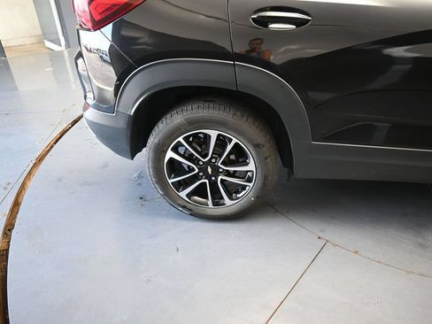 Used 2025 Chevrolet TrailBlazer LT AWD/4WD image 22