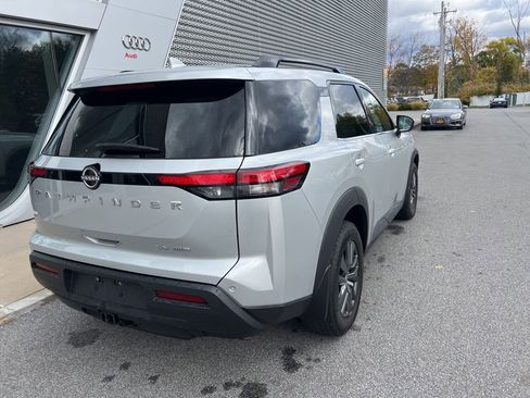 Used 2022 Nissan Pathfinder SV image 24