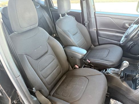 Used 2017 Jeep Renegade Altitude AWD/4WD image 15