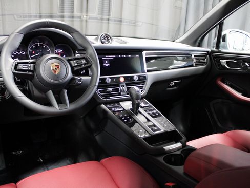 New 2026 Porsche Macan image 4
