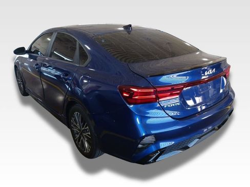 Used 2024 Kia Forte GT-Line image 3