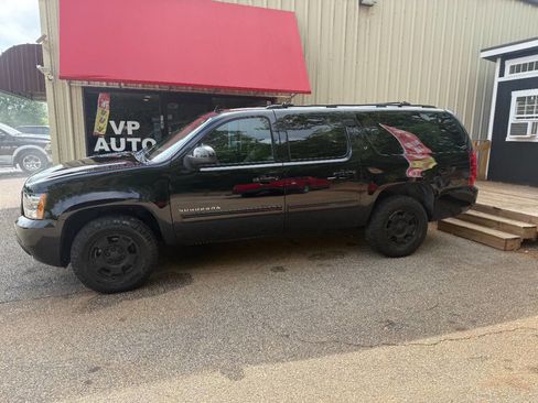 Used 2011 Chevrolet Suburban LT AWD/4WD image 7