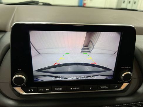 Used 2023 Nissan Rogue SV AWD/4WD image 15
