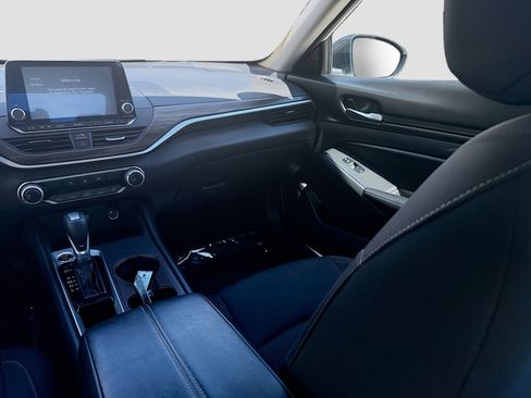 Used 2025 Nissan Altima 2.5 SV image 21