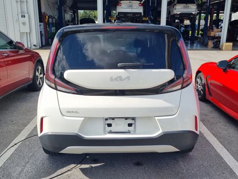Used 2023 Kia Soul S FWD image 7