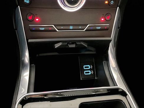 Used 2020 Ford Edge ST image 32