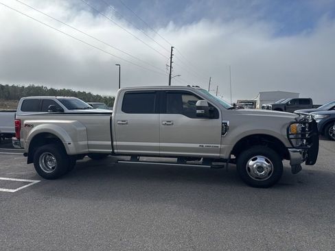 Used 2017 Ford F350 Lariat w/ Lariat Ultimate Package image 2