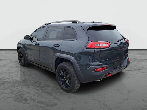 Used 2016 Jeep Cherokee Trailhawk w/ Comfort/Convenience Group AWD/4WD image 3