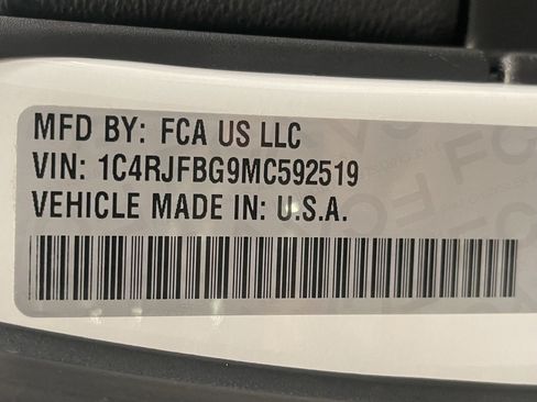 Used 2021 Jeep Grand Cherokee Limited AWD/4WD image 25