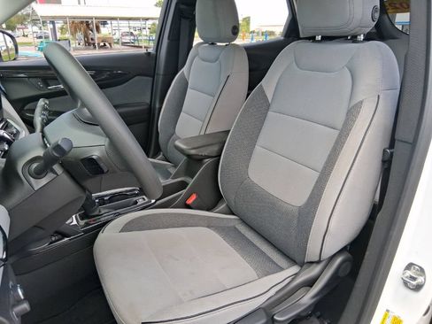 Used 2025 Chevrolet TrailBlazer LT FWD image 10